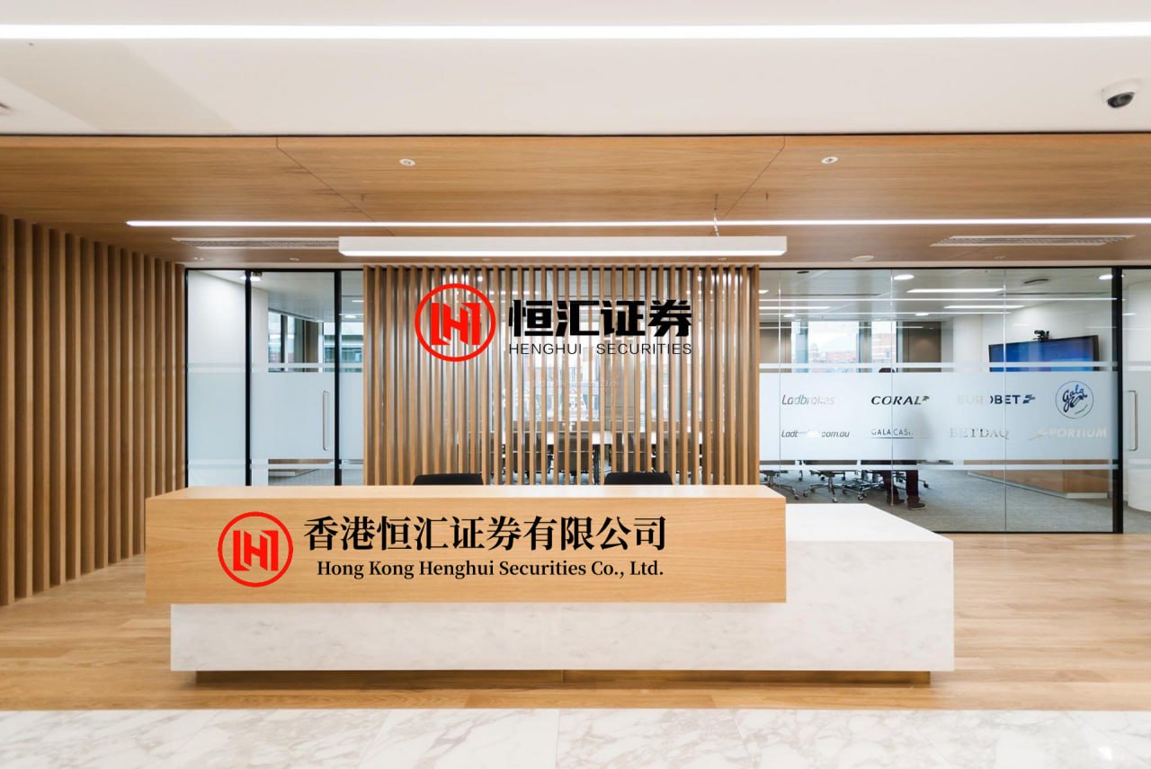 通牛网配资官网 俄国女子黑在印度，就为练瑜伽？？带俩女儿藏山洞8年，没用过电灯..._Nina_生活_警方
